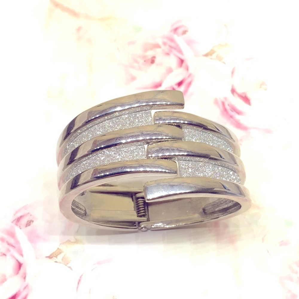Vintage Silver Bangle Bracelet - Picture 2 of 4